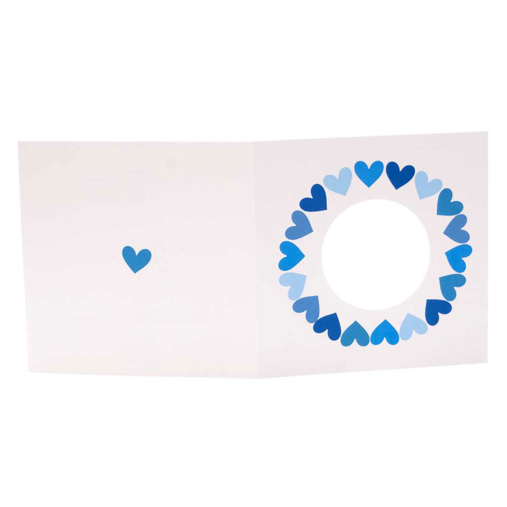Geboortekaartje cirkel van blauwe hartjes.