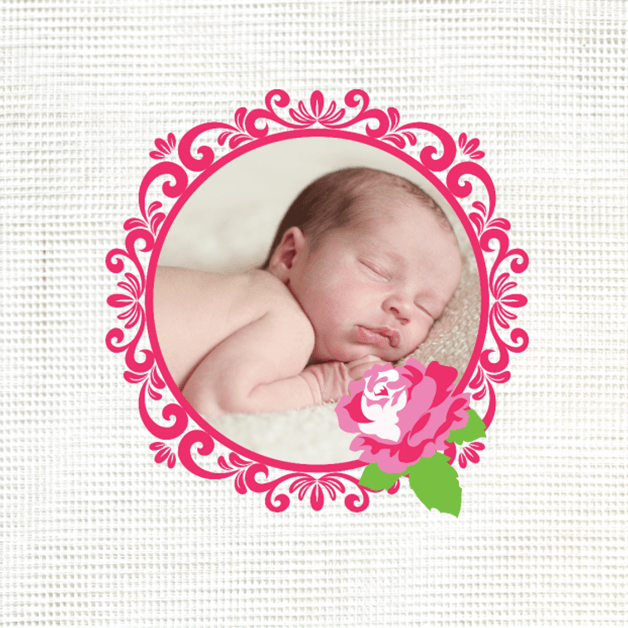 Geboortekaartje foto met roze bloem.