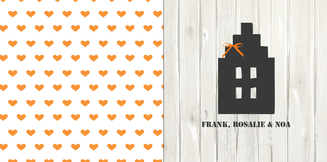 Verhuiskaart huis met oranje strikje op hout.